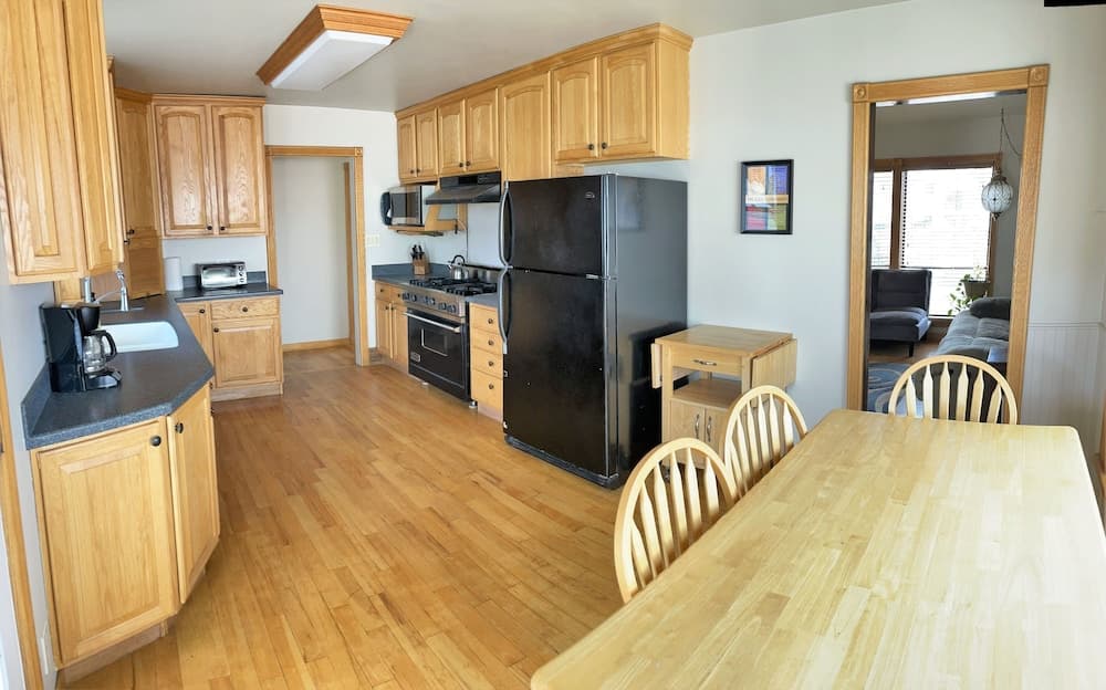 Midvale Home 4 Bedroom Home by Redawning