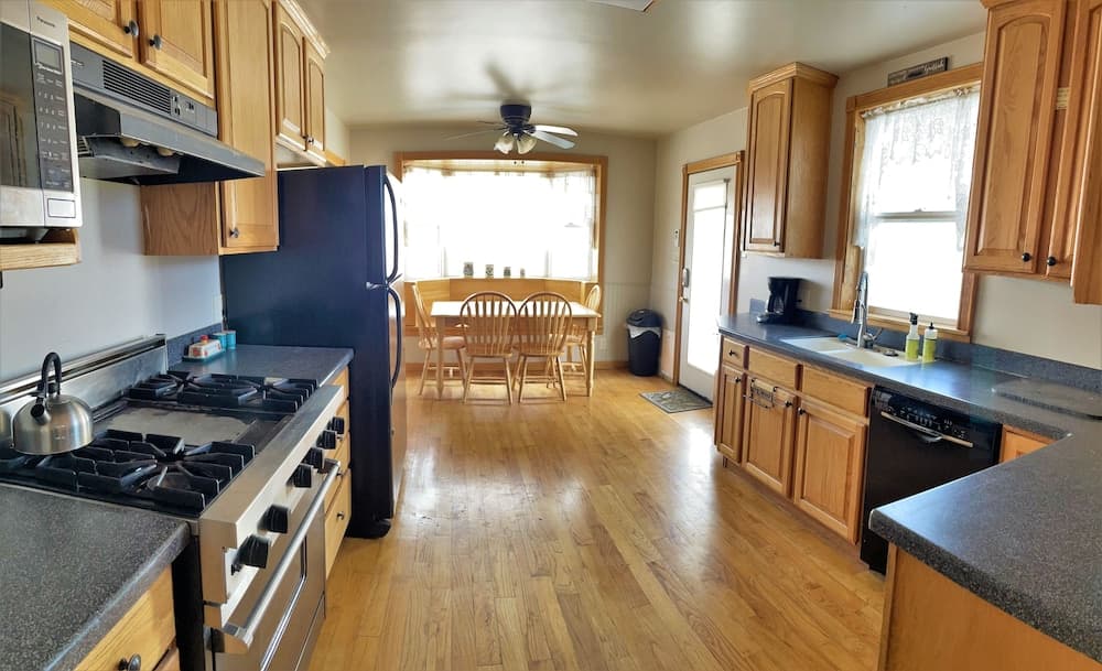 Midvale Home 4 Bedroom Home by Redawning