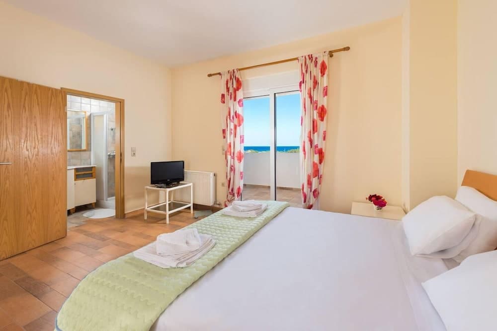 Stunning 5-bed Villa in Gennadi!