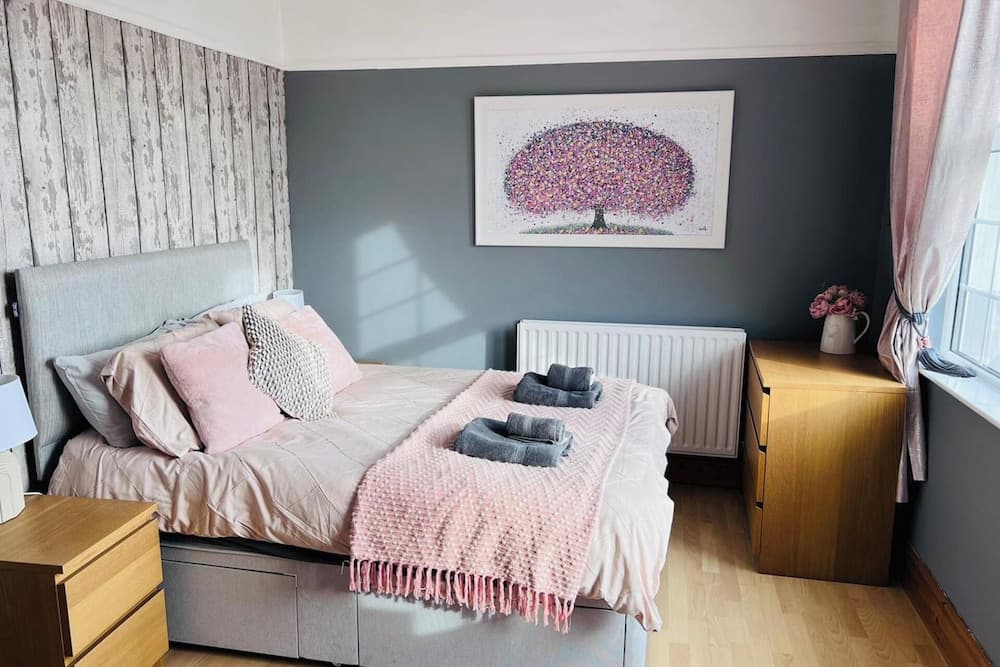 Build Your Memories hot tub Garden Sleeps 14 or 16