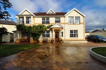 Lovely 7-bed House in Porthcawl