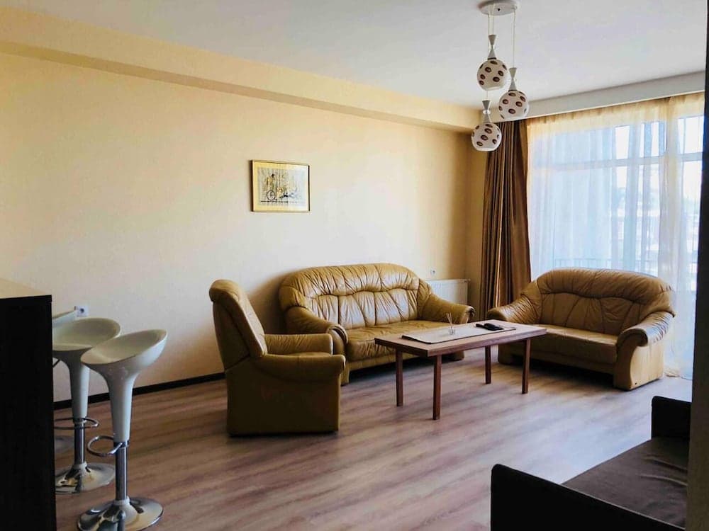 Sweet Home Sleeps 4 With Terrace