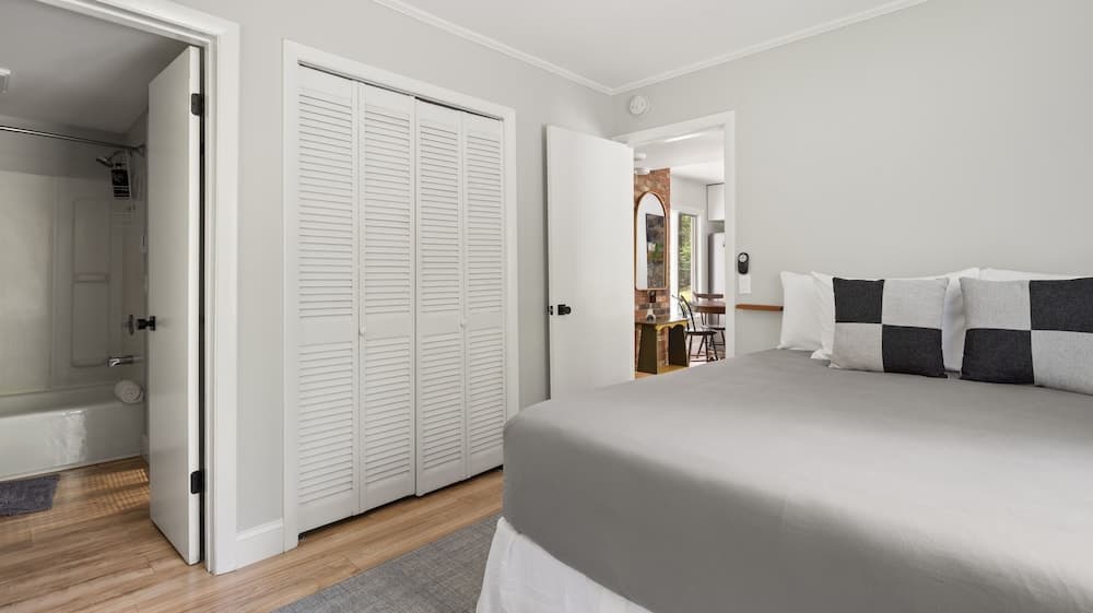 Robinson Cabin 3 Bedroom Cabin by RedAwning