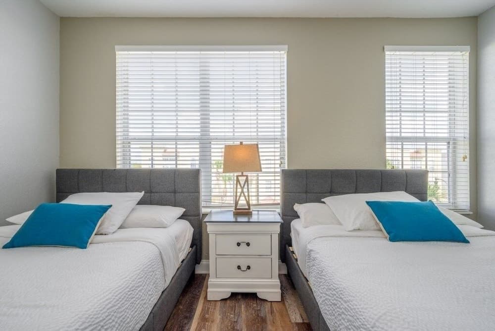 Vista Cay Casa Bella 3 Bedroom Townhouse by RedAwning