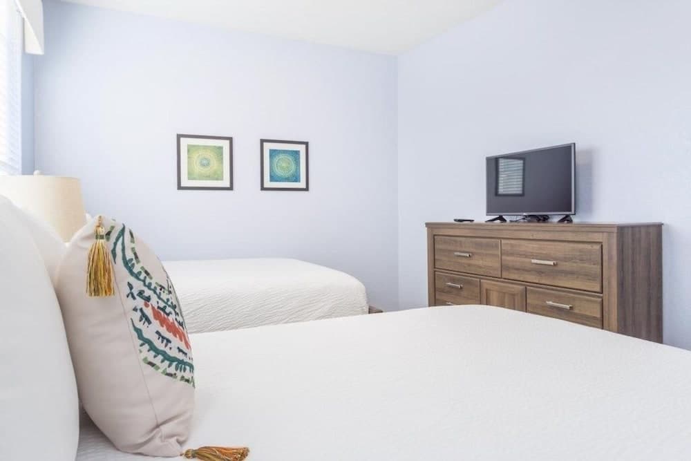 Vista Cay Casa Mystique 3 Bedroom Townhouse by RedAwning