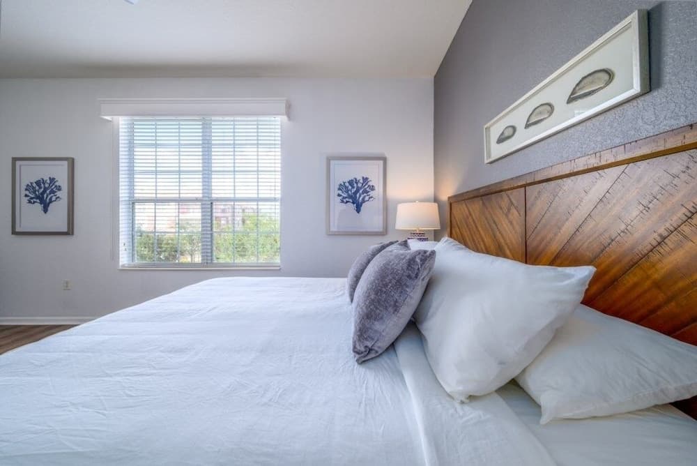 Vista Cay Electra 3 Bedroom Condo by RedAwning