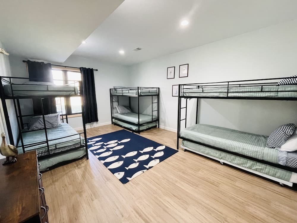 Amazing Lake House With Beach Access 4 Bedroom Home by RedAwning