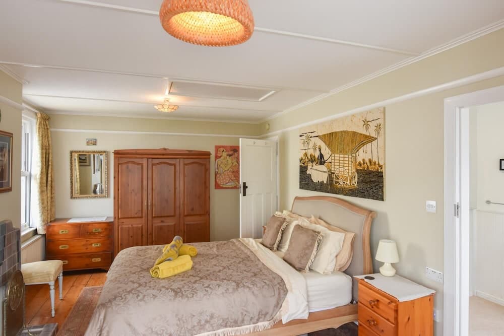 Anchor Down Close to the Beach Cafes and Restaurants