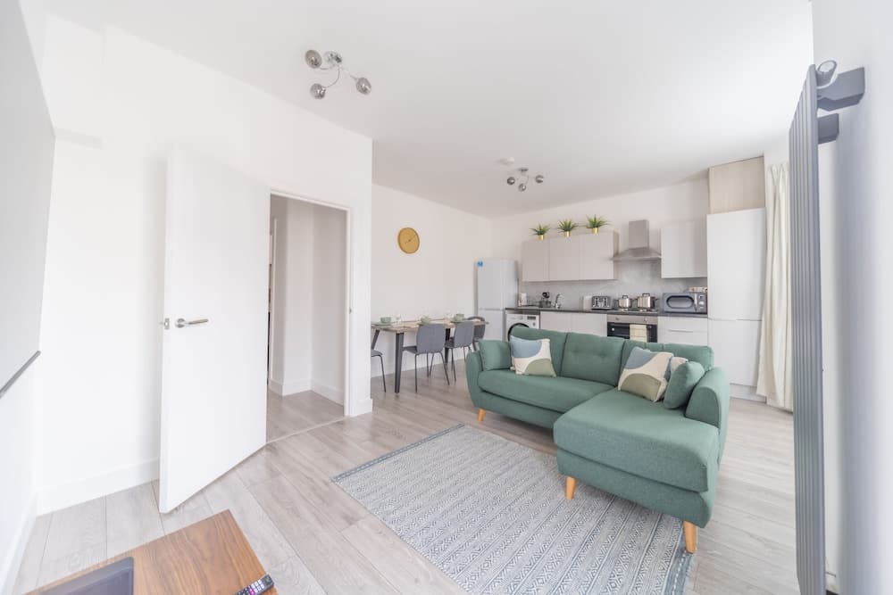 Charming 3-bed Apartment in South end on sea