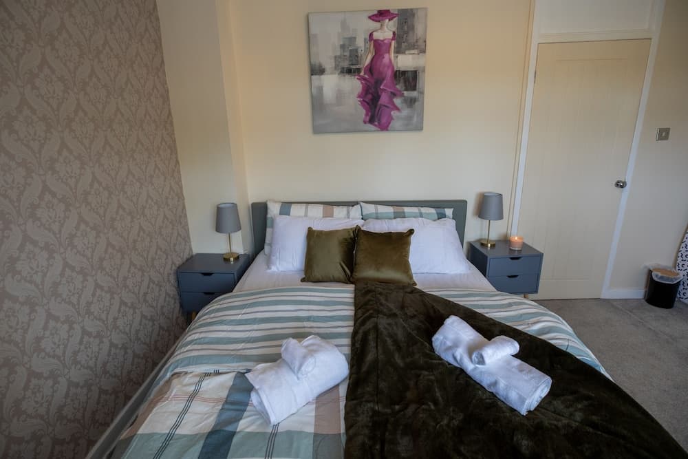 5star Serviced Homes- Free Wifi & Parking, Office