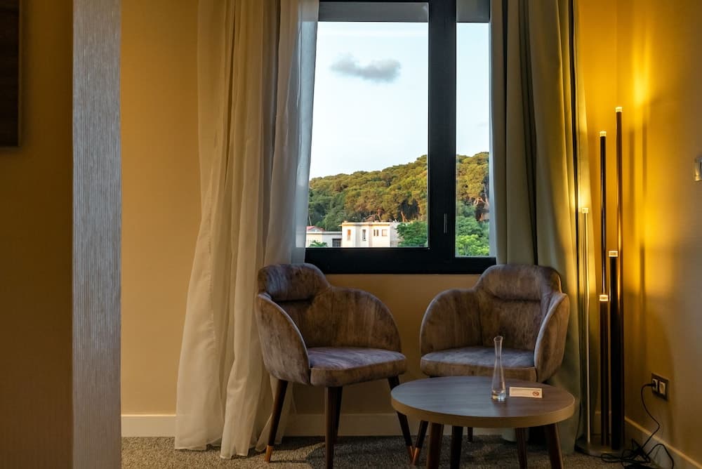 Ad Hotel Pont D'Hydra