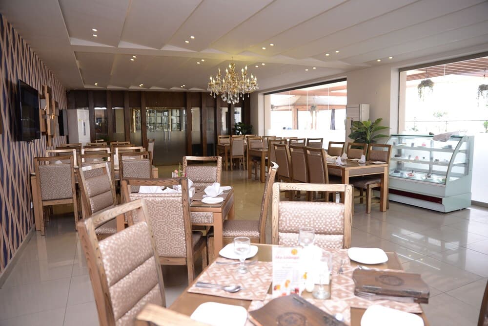 Grand Regent Hotel & Suites