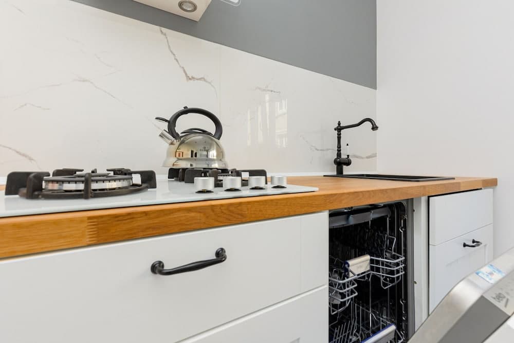 Bright Apartment in Wola by Renters