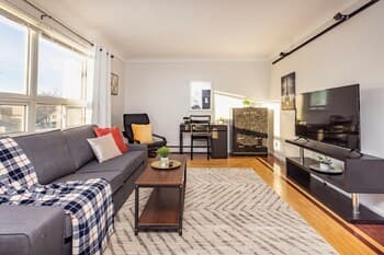 Newly Renovated - Modern 2BR With King Bed - Near Downtown