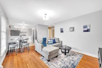 Modern 2BR Duplex- Minutes From Uptown Charlotte