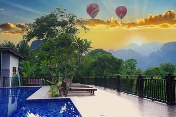 Mad Monkey  Vang Vieng