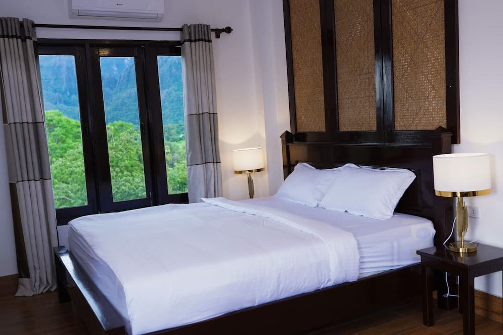 Mad Monkey  Vang Vieng