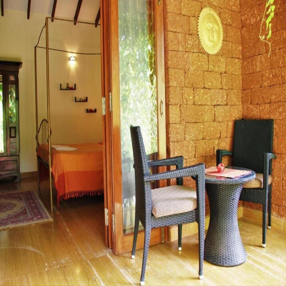 Papa Jolly Eco Resort - Near Morjim Beach