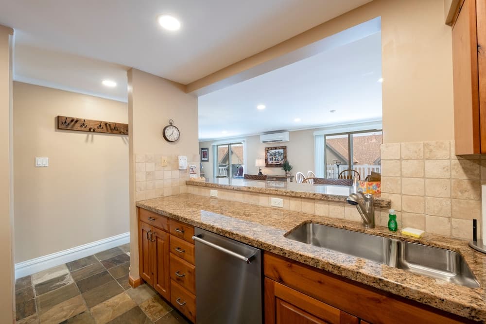 Resort Plaza 5052 Cozy 2BR Park City Condo with Prime Ski-In/Ski-Out Access