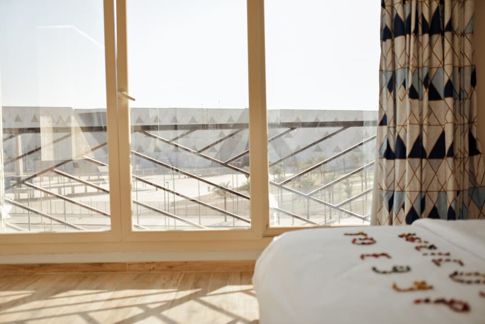 Royal Great Pyramid INN