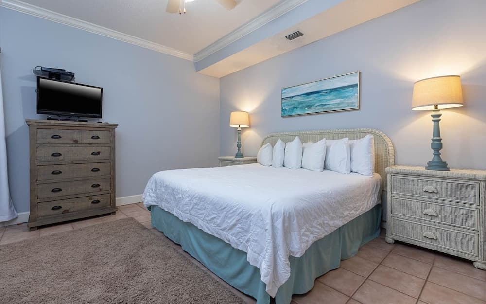 Phoenix On The Bay 1122 3 Bedroom Condo