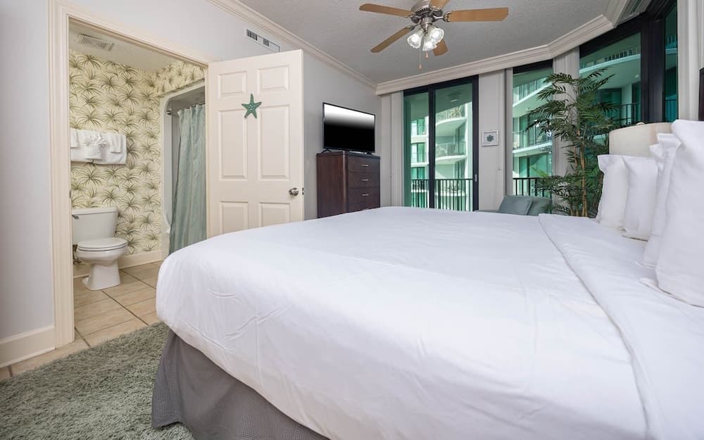 Phoenix On The Bay 2 2311 3 Bedroom Condo