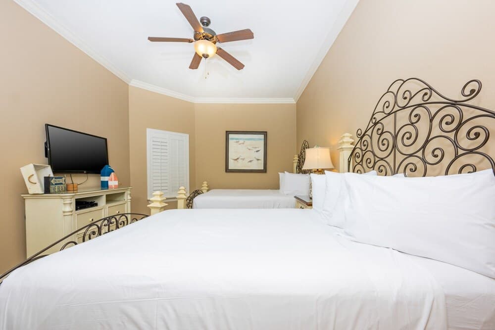 Phoenix West Ii 1814 3 Bedroom Condo