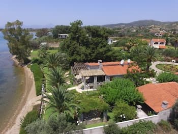 Seafront Luxury Villa w 3-en Suite BR BBQ