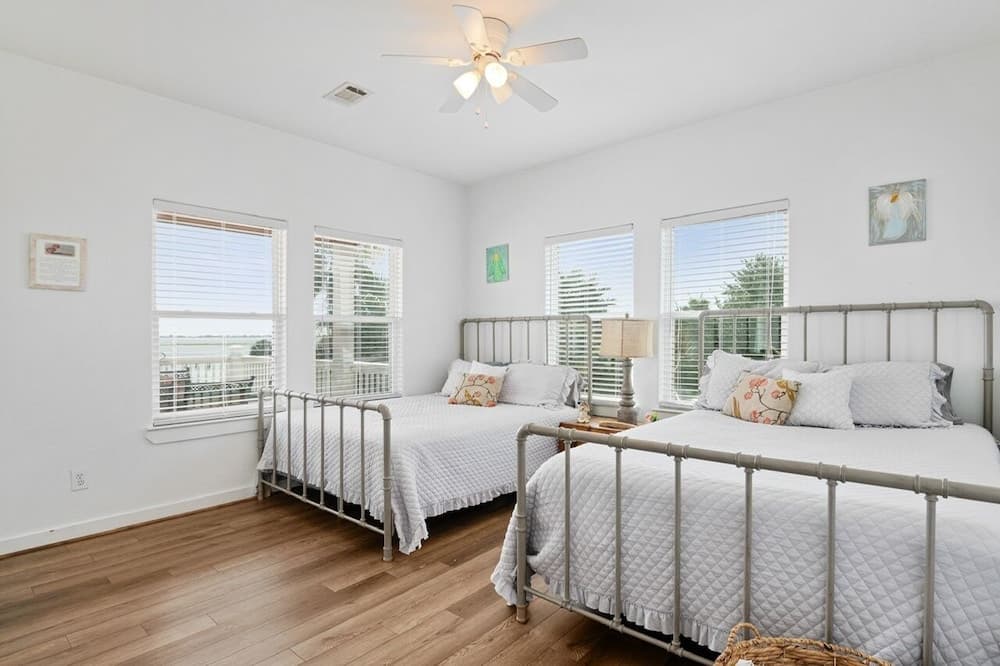 The Peach Pelican 3 Bedroom Home by RedAwning