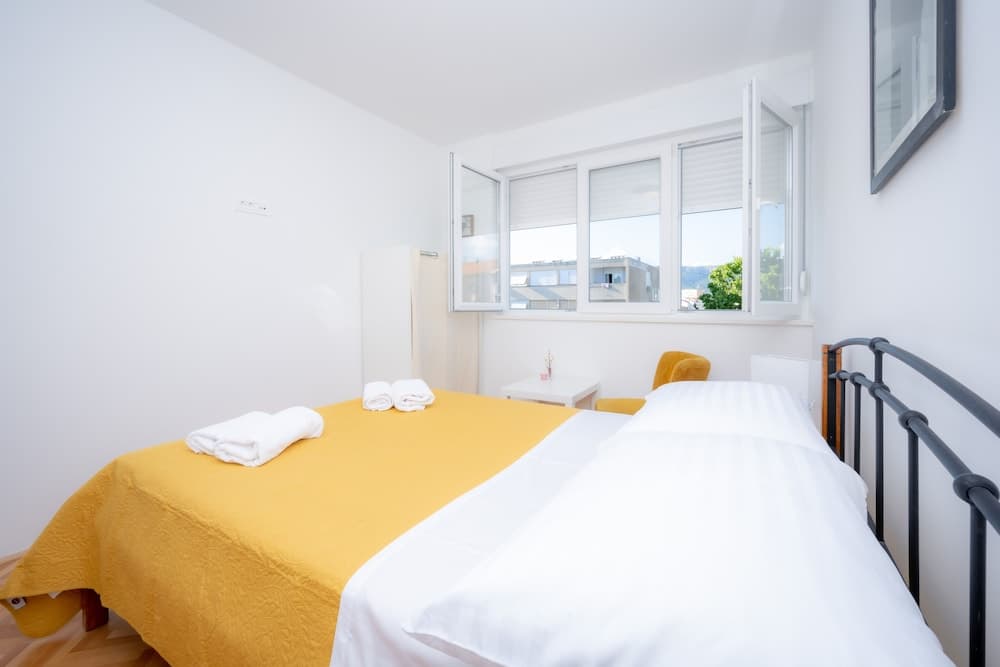 Billie Holiday apartment with balcony