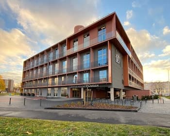 Campus House by Larsen