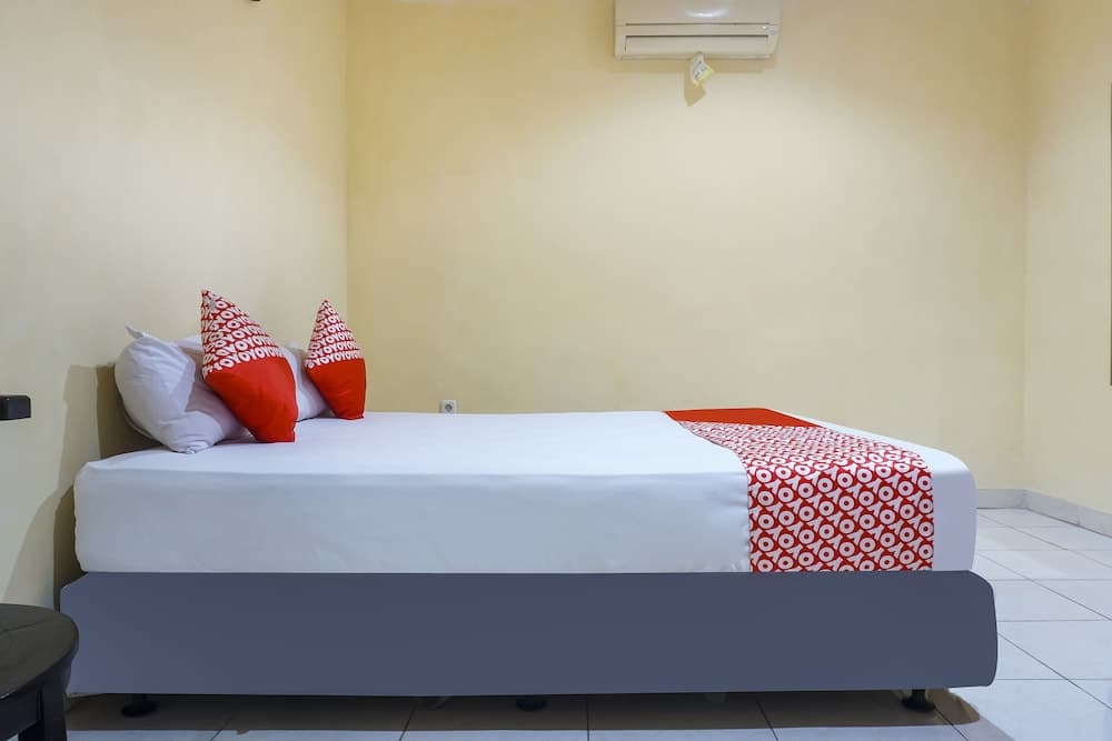 OYO 90923 Makassar Cottage