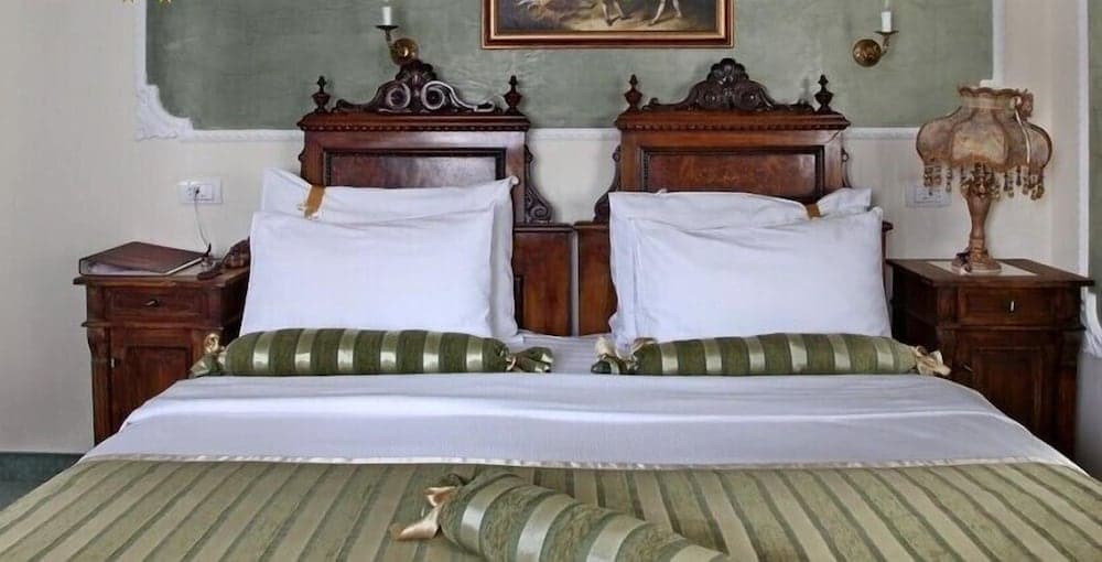 Queen's Astoria Design Hotel