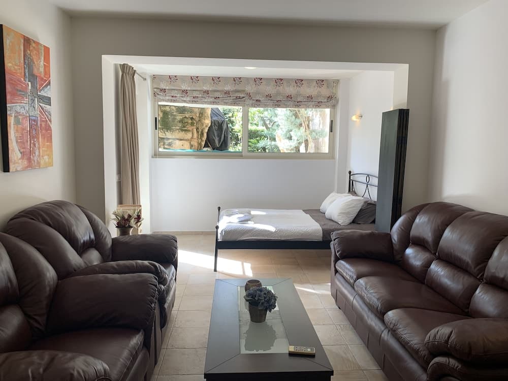 3-Bedroom Apartment on Beach Cassiopeia