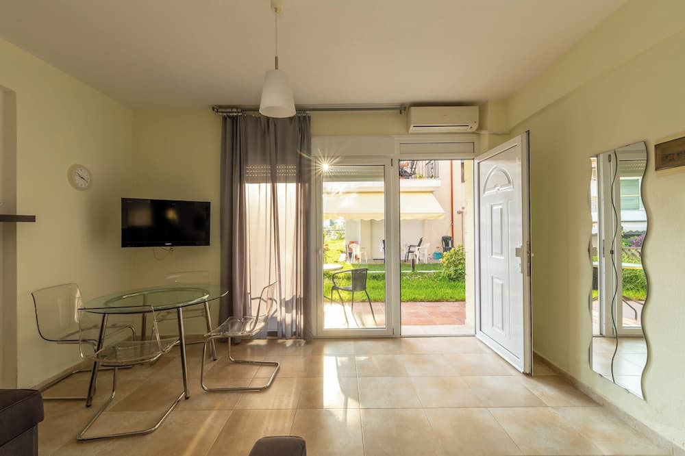 Nano's Vacation In Nea Skioni