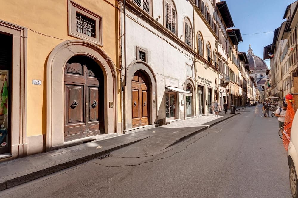 Servi 34 in Firenze With 3 Bedrooms and 2 Bathrooms