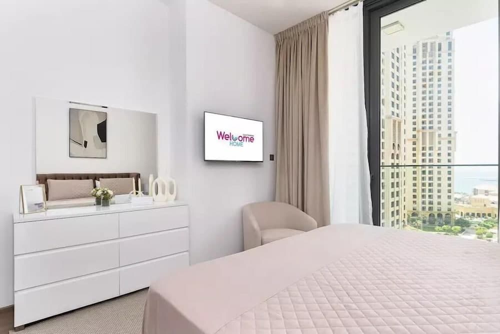 New apt in Dubai Marina with balcony