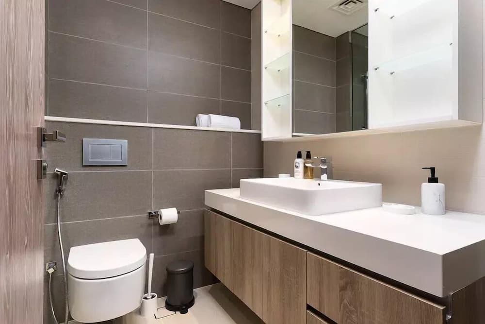 New apt in Dubai Marina with balcony