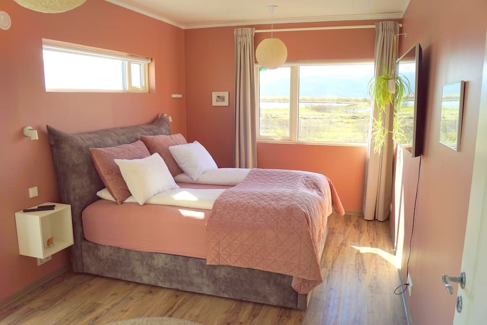 Austurey Lakefront Villa