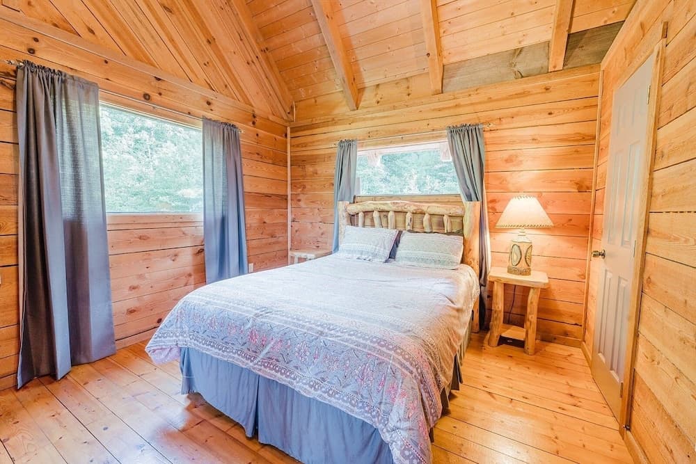 J Willy's Refuge 2 Bedroom Cabin by RedAwning