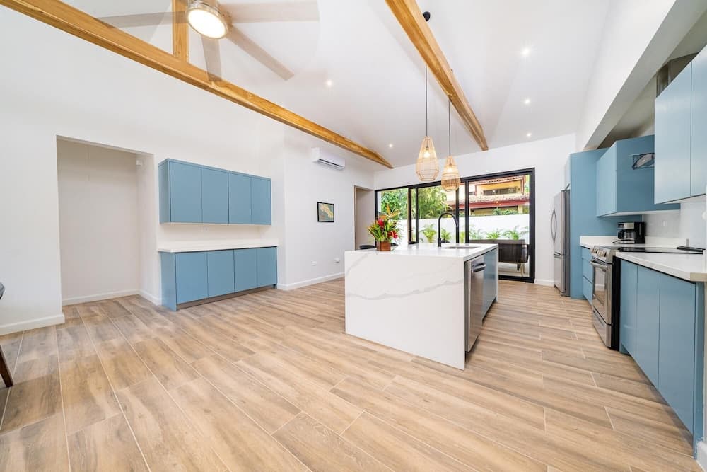 Tropical Brand new 4 BR gem in Potrero Near Beach - Casa Marzo