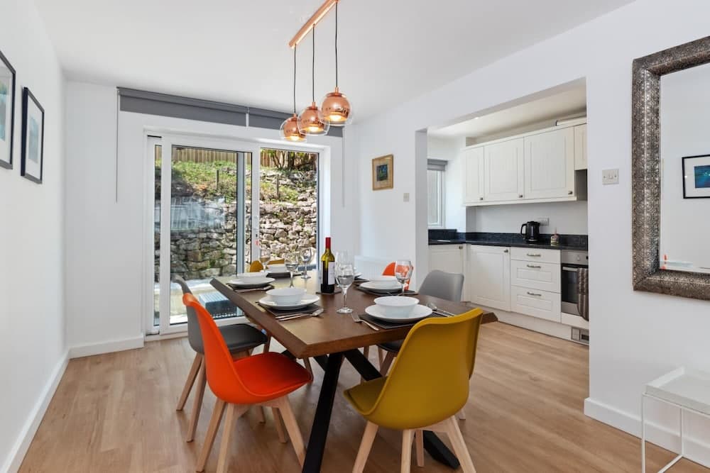 Merlins Gardens - Tenby Cottage