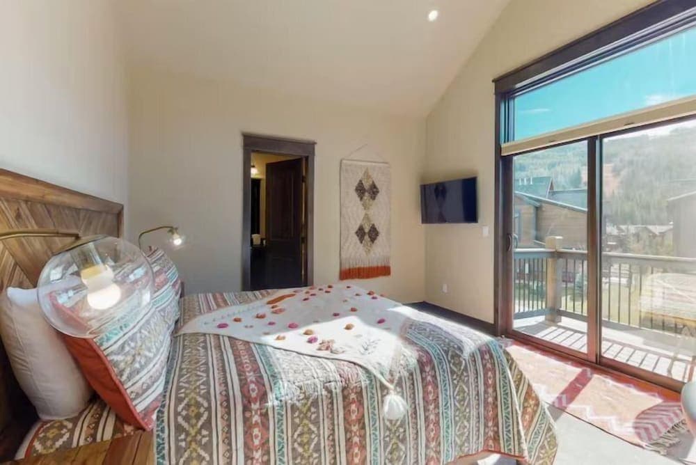 River Run Townhomes - 3 Bedroom - Walk to Slopes!