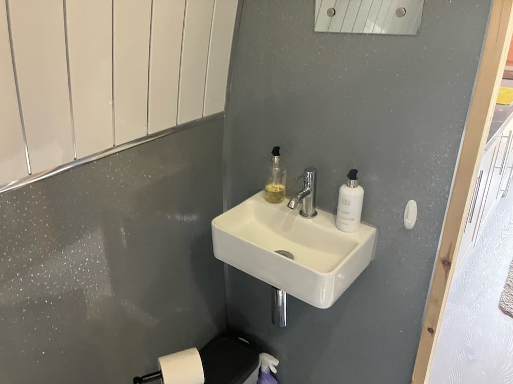 Luxury Glamping Pod With Hot Tub, Fees Apply