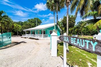 Sea Beauty 2 Bedroom Home by Redawning