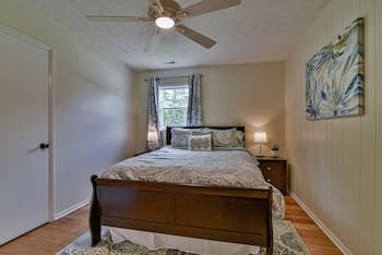 Aiken Rd - 6 BR - hot tub and game room