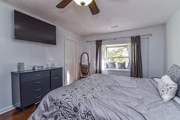 Pinners Compound- 4 BR hot tub fire pit