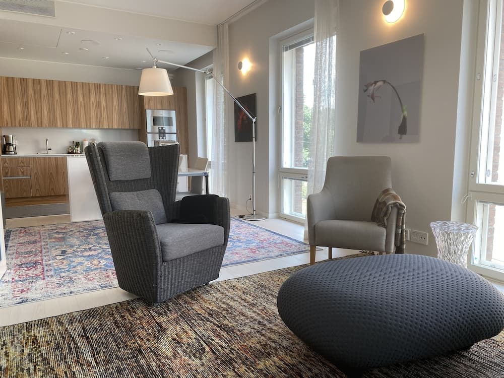 Luxury City Seafront Apartment w Balcony