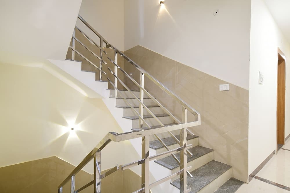 Fabhotel Woodlark Inn