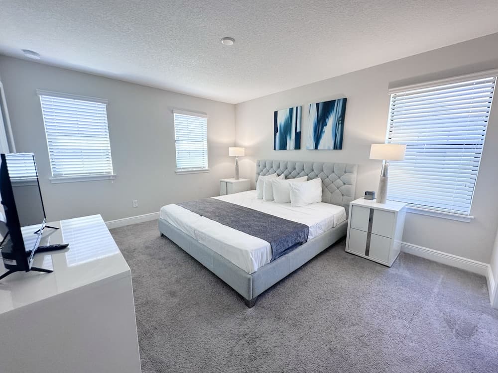 Balmoral Resort-210bp 4 Bedroom Home by RedAwning